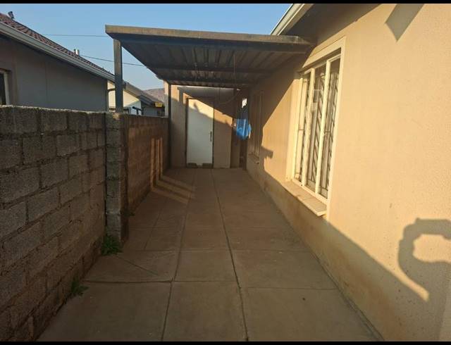 2 BEDROOM HOUSE FOR SALE IN MAHUBE VALLEY